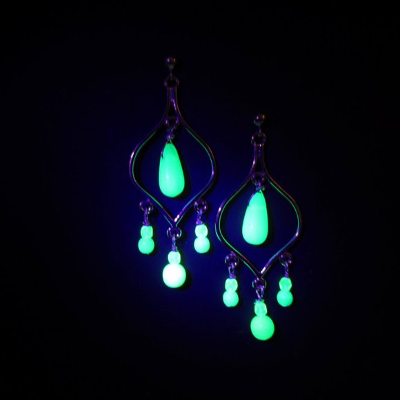 Uranium glass bead chandelier earrings - Picture 10 of 10